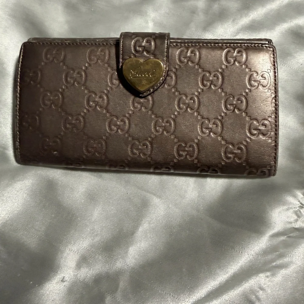 Gucci Brown Embossed GG Leather Continental Wallet with Heart Plaque - Picture 2 of 9